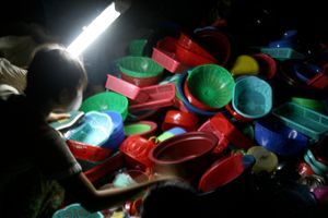 현지에서 제작된 양동이