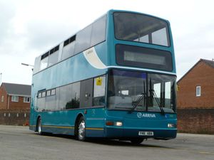 아리바 노스 웨스트 플락스톤 프레지던트 차체를 가진 데니스 트라이던트 2 2010년 7월