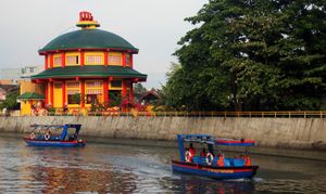 나가 강을 따라 위치한 도교 사원