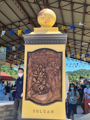 필리핀 500주년 기념 역사 표지의 페르디난드 마젤란의 술루안 도착, 기우안