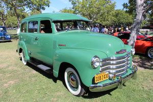 쉐보레 HHR은 1947–1953년형 쉐보레 서버번을 모델로 삼았다.