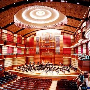 로열 스위트 옆 박스석(서클 플로어)에서 바라본 무대와 파이프 오르간