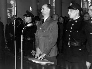 1948년 헤이그에서 재판을 받는 라우터