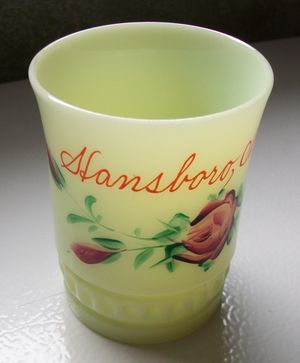 뉴어크에서 제작된 헤이시 우라늄 밀크 유리