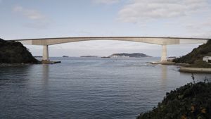 히코시마 대교. 촬영은 히코시마 오이마치 미나게이와 부근.