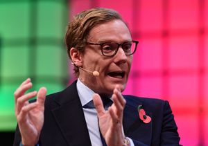 2017년 11월에 연설하는 케임브리지 애널리티카 CEO 알렉산더 닉스.