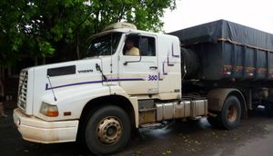 브라질 포르투 알레그레의 볼보 NL12 트랙터 트럭