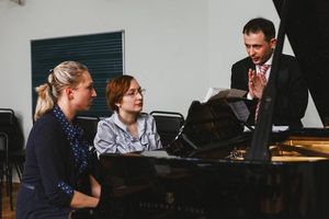 라소가 모스크바 음악원(Moscow Conservatory)에서 마스터 클래스를 진행하고 있다(2017).