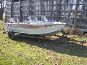 Lowe Boats Sea Nymph 레크리에이션 낚시 보트 보트 트레일러에 실려있음