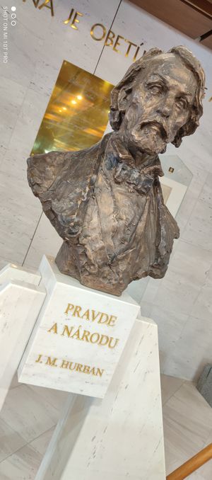 슬로바키아 공화국 국민의회에 있는 제1차 슬로바키아 국민의회(1848)의 창립자인 요제프 밀로슬라프 후르반의 흉상