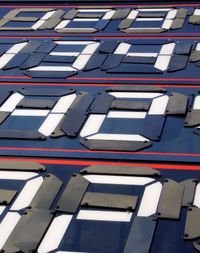 주유소에서 가솔린 가격을 표시하는 기계식 7세그먼트 표시 장치