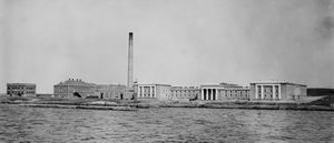 내러개짓 만 동쪽 해협에서 바라본 초기 미국 해군참모대학교 사진