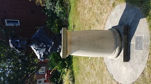 메리 웹은 슈루즈버리에 있는 흉상으로 기억된다.