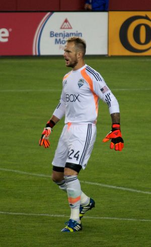 연장전에서 선방으로 경기 MVP를 받은 사운더스 골키퍼 슈테판 프라이