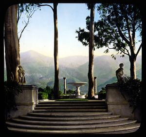 산업가 조지 오웬 냅을 위해 1905년에 지어진 미션 리바이벌 건축 양식의 저택인 아카디의 정원