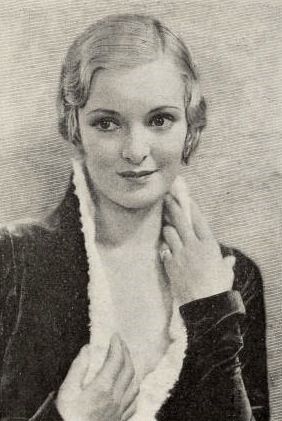 린다 왓킨스, 1932년