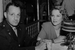 1942년 패럴과 그녀의 남편 헨리 로스 박사