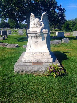 빅터 머추어 가족 묘지, 켄터키주 루이빌, 세인트 마이클 묘지