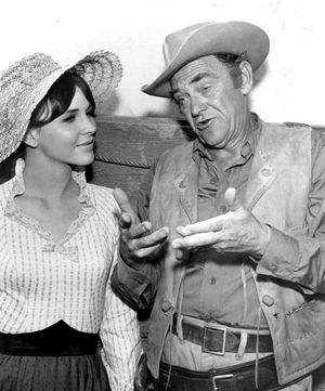 딸 홀리 매킨타이어와 함께, 1963년 Wagon Train