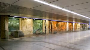 지하철역 베스트반호프(U3, U6): 설치물 Circa 55&nbsp;steps through Europe