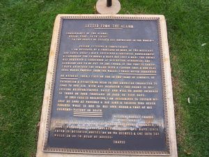 알라모 앞에 있는 편지의 내용이 적힌 명판