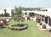 FCI 버트너 미디엄, 메이도프가 수감된 곳