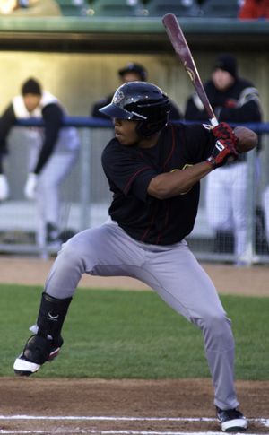 2011년 쿼드 시티스 리버 밴디츠에서 타격하는 타베라스