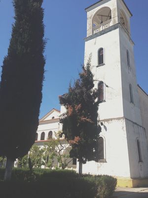 "성 니콜라스 교회"는 1997년에 재건되었다