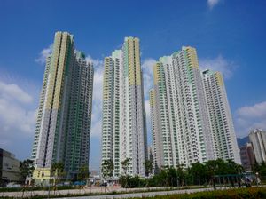 카이칭 이스테이트는 구 카이탁 공항 부지에 건설된 최초의 주택 단지이다. 정비 구역이 있던 부지의 북동쪽에 위치해 있다.