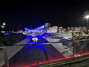 자니차 강과 승리 광장