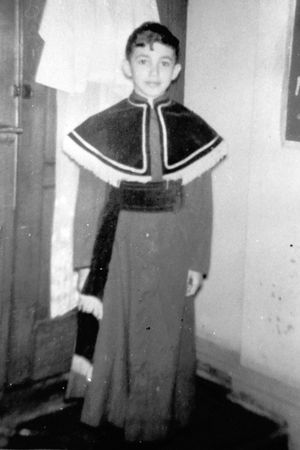 축일 예복을 입은 제대 봉사자 (1965)