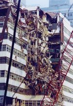 7WTC 붕괴 이후 구조적 손상을 입은 피트먼 홀.