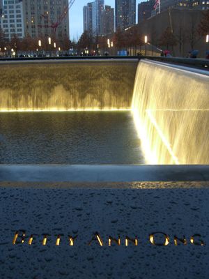 옹의 이름은 9.11 메모리얼 북쪽 풀의 N-74 패널에 있으며, 11편의 다른 탑승자들의 이름과 함께 새겨져 있다.