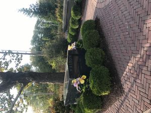 제임스 버드 월턴의 묘지