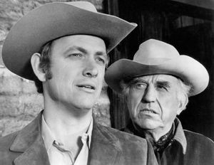 베글리 (오른쪽)가 1969년 몬테 마크햄과 함께 찍은 사진