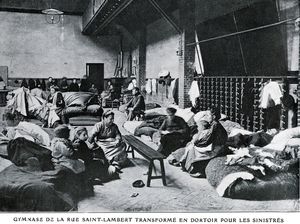 수재민들을 위한 대피소로 활용된 Rue Saint-Lambert에 있는 한 체육관