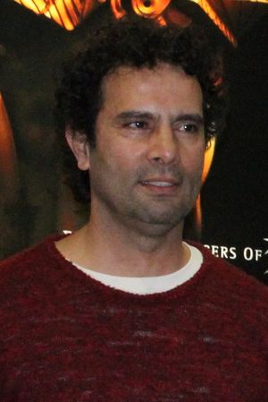 이 곡의 뮤직 비디오는 타르셈 싱이 감독했다.