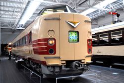 국철·JR 381계 쿠하381 1（리니어·철도관 2013）