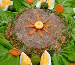 상추와 달걀을 곁들인 피히티예