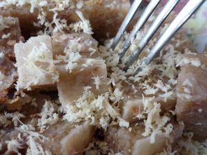 Kholodets}} (말갈랭)과 다진 고추냉이