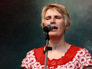 2012년 공연 중인 창립 멤버 루 와츠