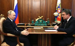 파세치니크(오른쪽)는 2023년 4월 러시아 대통령 블라디미르 푸틴과 만났다.