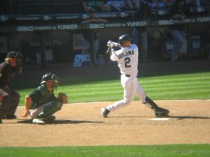 타석에서 스윙하는 조지마(2006년)