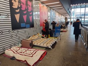  바르샤바 중앙역의 난민들