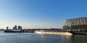 자바-아일란트에 정박한 선박