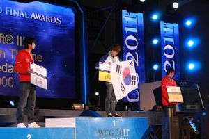 박준(가운데)은 월드 사이버 게임즈 2011 워크래프트 III 종목에서 우승했다.