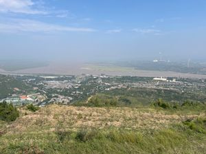 웨이강과 황허(황하)가 퉁관 현(동관현)에서 합류하는 모습