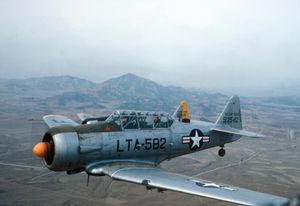 1952년 한국 상공을 비행하는 LT-6G