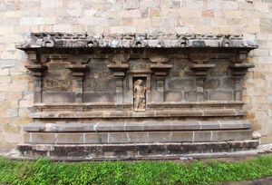 시바요기나타르 사원 조각