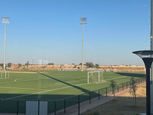 솔 플라체 대학교 남부 캠퍼스의 운동장.